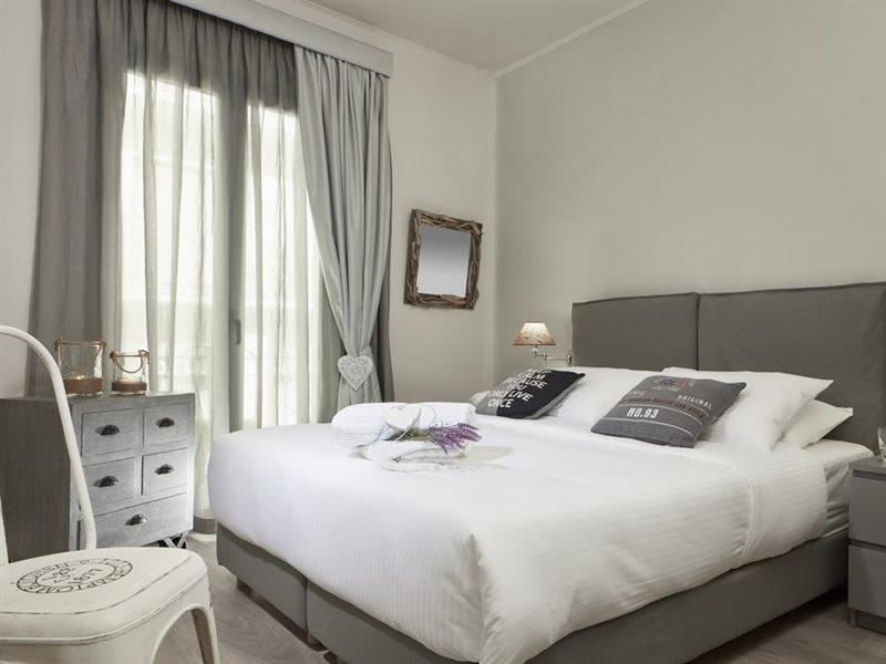 The Gardens Gallery Hotel ซิโลกาสโตร ภายนอก รูปภาพ
